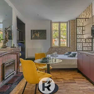 rapparts-studio-chic-des-quais.hotels-rhonealpes.com/